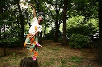 森の空気を吸い込んで元気いっぱいのハナレグミ。