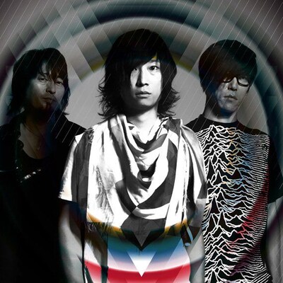 VOLA & THE ORIENTAL MACHINEはライブ前日の6月17日、イタリアの5人組バンドHEY HEY RADIO!とのスプリットシングルをリリース。