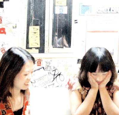 ツアーのオフィシャルサイト先行受付は11月3日13:00～11月16日23:00まで。勢いに乗る彼女たちのステージをお見逃しなく。