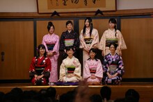 写真は前列左からカレン、あゆべえ、えり～な、まっちゃん、後列左から橋本愛奈（はしもん）、大瀬楓（かえぴょん）、いくっち、ピーチの8人。