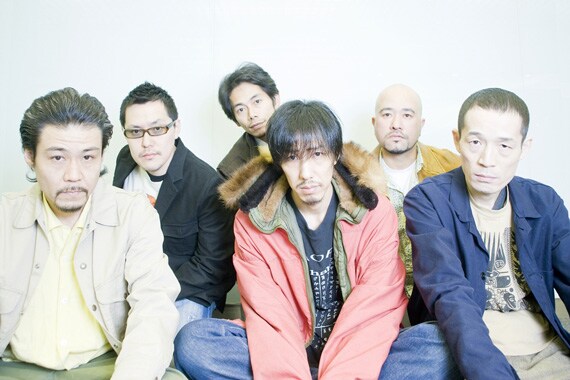 幅広い音楽ファンの間で支持されるインストゥルメンタルバンド、SLY MONGOOSE。来年の大躍進に期待しておこう。