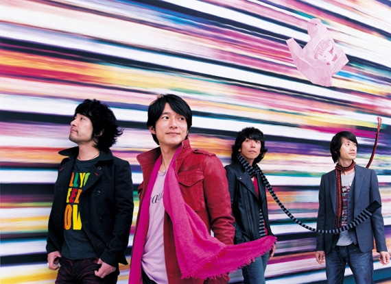 12月10日にリリースした15thアルバム「SUPERMARKET FANTASY」が12月22日付けオリコンウィークリーアルバムチャートで1位にランクインしたMr.Children。年末年始はさまざまな音楽番組に登場するので、ファンはチェックをお忘れなく。