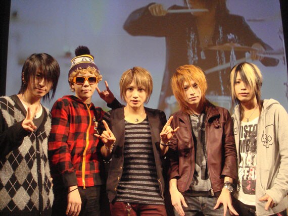 各会場で“カフェっ仔”との時間を楽しんだメンバー。全国ツアーのファイナル公演は来年1月、JCB HALLにて行われる。