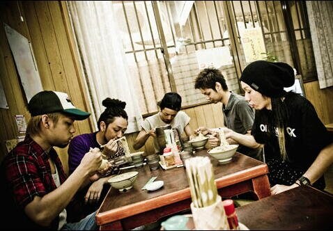 全国各地でチケットのソールドアウトが続出しているORANGE RANGEのツアー。ファンは今週末のチケット発売をお忘れなく。