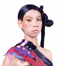 今年5月にライブ中に第2子の妊娠を発表しファンを驚かせたUA。新曲では母としてさらに深みを増した歌声を聴かせてくれそうだ。