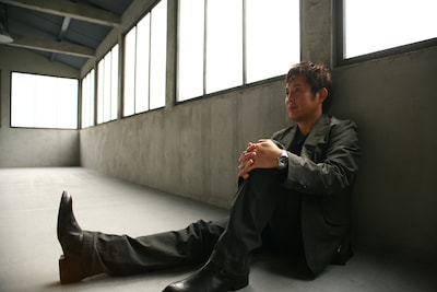 佐藤竹善は映画の脚本を読んで、新曲「春のカケラ」を書き下ろした。