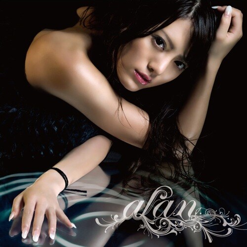 対象店舗でシングルを購入してライブに参加すると、ポストカードがプレゼントされる。くわしくはオフィシャルサイトで確認しよう（写真は「恵みの雨」DVD付き仕様ジャケット）。