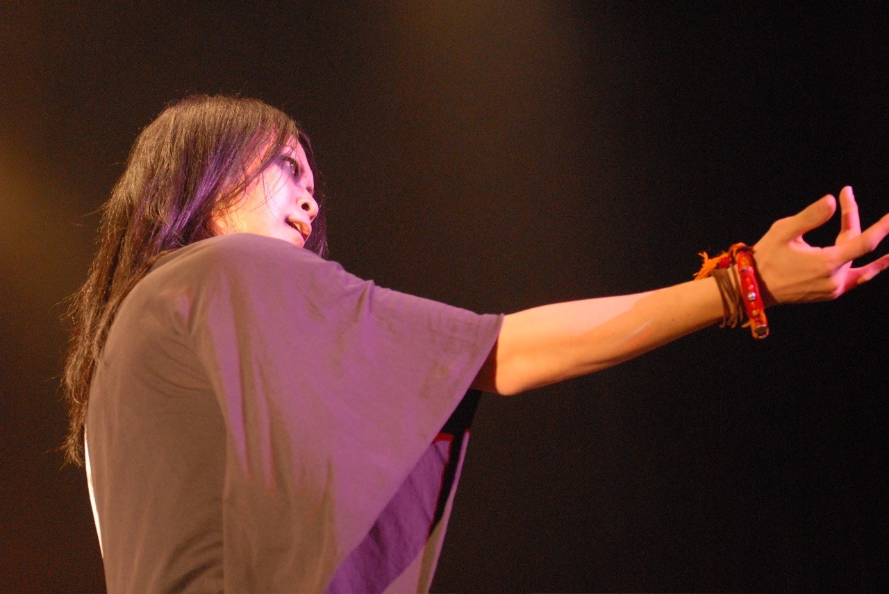 写真は昨年の移動型ラウドロック・イベント「ROCKSTAR TASTE OF CHAOS」11月10日の公演でパフォーマンスする逹瑯（PHOTO by YUKI KUROYANAGI）。