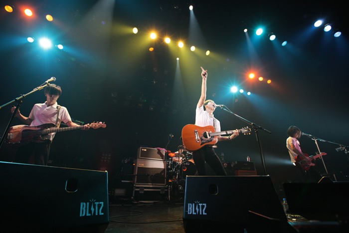 11月9日に初の赤坂BLITZワンマンライブ「なるほど！ザ・ブライト 秋の祭典スペシャル」を開催したmonobright。ライブでは「アナタMAGIC」が初披露された。