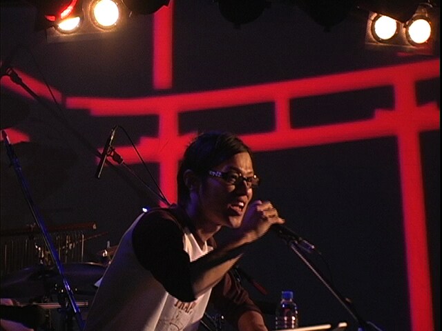 DE DE MOUSEがこの日披露した楽曲はすべて、ライブ用のリアレンジがなされたもの。会場に駆けつけたファンにとってはDVDリリースに先駆けてライブアレンジが楽しめるという、うれしいプレゼントとなった。