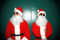 クリスマス前にやってきた、あわてんぼうのX'mastry。なお、実際にサンタクロースと認められるのはグリーンランド国際サンタクロース協会に認定された「公認サンタ」のみで、日本ではパラダイス山元がその役割を担っている。