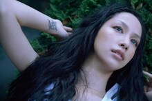 「『TRUST YOUR VOICE（自分の声を信じる、自分の直感を信じる）』ことが自分自身のテーマ」と語る中島美嘉。