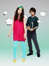 May（写真左）は現在もタイで待機中。スイバケ初の関西ライブとなるだけに、一刻も早い解決が望まれる。