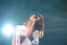 話題曲を多数含むメドレーを歌い上げステージを沸かせたaiko。出演前には「キラキラ」 などaikoの曲を用いた谷村美月出演のショートドラマも上映された。