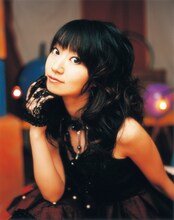 歌手として、そして声優として精力的に活動する水樹奈々。ニューシングルのタイトルは「深愛」に決定した。