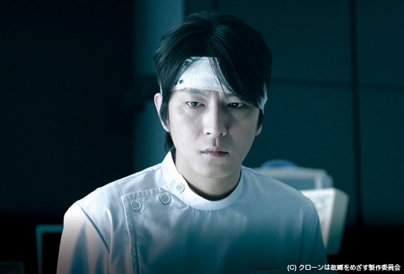 ミッチーが演じるクローン人間の姿を通して究極の人間愛が描かれた「クローンは故郷をめざす」。シネカノン有楽町1丁目、2丁目劇場窓口では300セット限定のポストカード付き前売券を発売中。