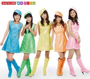 タワーレコードのスリーブケース裏面。メンバーは左から12号河村唯、17号三宅ひとみ、3号遠藤舞、5号滝口ミラ、14号酒井瞳。