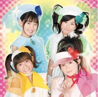 シングル「みんなのたまご」通常盤ジャケットは、メンバーのバストアップ写真が目印。