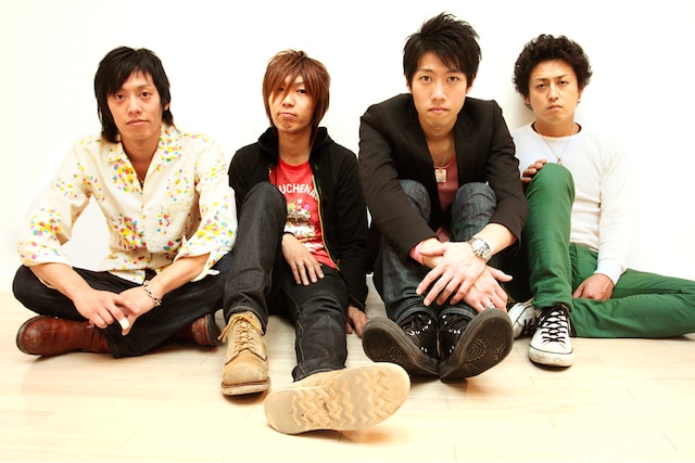 THE YOUTH。左が守谷悟。