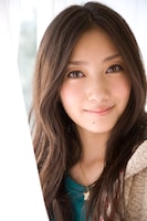 第1話のキャストを務める波瑠（はる）。