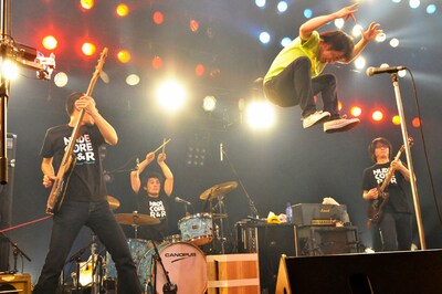 ライブ中には、来年4月29日にLIQUIDROOM ebisuでワンマンライブを開催することを発表。これは鈴木圭介の30代最後のライブとなる。