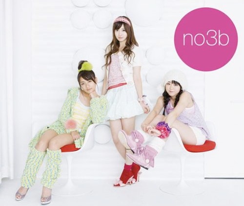 ノースリーブスはこの他にも、東名阪でシングル発売記念イベントを実施（写真はシングル「Relax!」通常盤ジャケット）。