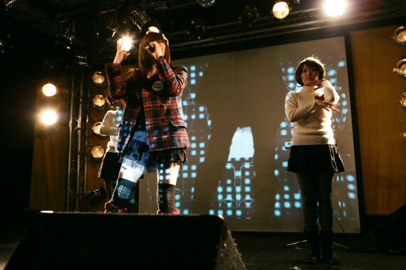 アイラは本日11月24日にタワーレコード渋谷店「STAGE ONE」で行われたインストアイベントで、ニューシングルがリリースされることを集まったファンにいち早く発表。ファンからは大きな歓声が巻き起こった。