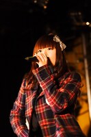 本日のライブではシングル「ロボットハニー」の衣装を披露。