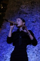 11月26日にはニューアルバム「VOICE」がリリースされる。