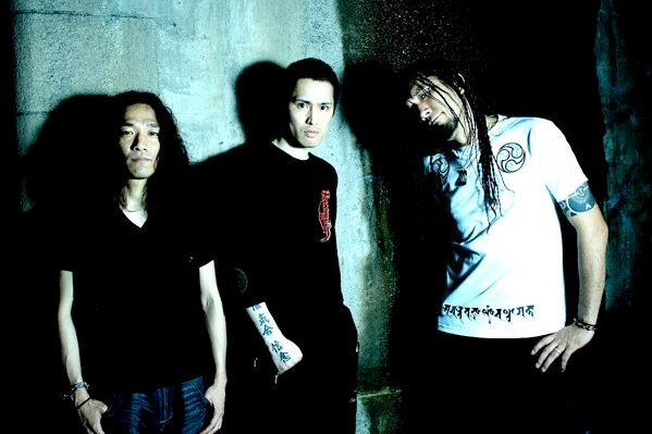 写真左がMJ nagai。DETROXは12月6日にSHIBUYA-AXで行われるイベント「SUPER PEACE FESTIVAL 2008」にも出演する。