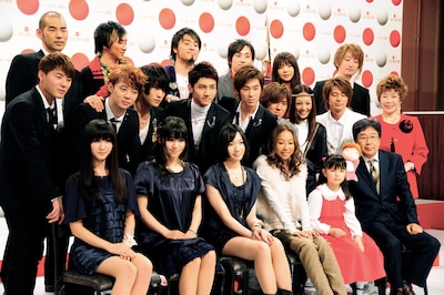 写真は11月25日に行われた出場歌手発表会見の模様。秋川雅史は3年連続で「千の風になって」を披露する。