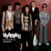 オフィシャルサイトではアルバム収録曲「PANIC CRASH」「CUPID'S CALLING」の音源試聴と、「THE QUEEN OF COOL」「スゥキスキスゥ」のビデオクリップ視聴を実施中（写真はVITAMIN-Q featuring ANZAのアルバム「VITAMIN-Q」ジャケット）。
