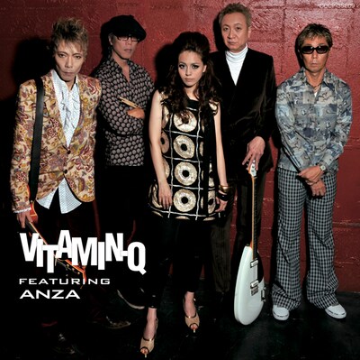 オフィシャルサイトではアルバム収録曲「PANIC CRASH」「CUPID'S CALLING」の音源試聴と、「THE QUEEN OF COOL」「スゥキスキスゥ」のビデオクリップ視聴を実施中（写真はVITAMIN-Q featuring ANZAのアルバム「VITAMIN-Q」ジャケット）。