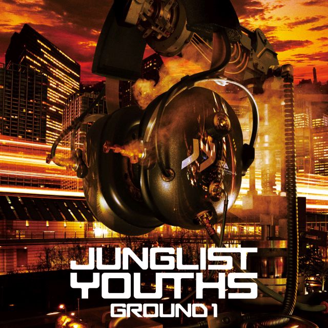 アルバム「GROUND 1」は都会に浮かぶ巨大ヘッドフォンのジャケットが目印。