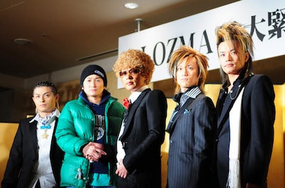 左からPANCHO、二代目DJ OZMAの槙精吾、初代DJ OZMA、夜王“PRINCE”純二、夜王“KING”純一。ちなみに初代OZMAは引退後、世界をエコノミークラスで旅したいと語っている。