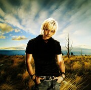 アニソン歌手グループJAM Project結成時からのメンバーとしても活躍する遠藤正明。