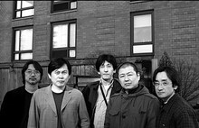 ヒカシューは現在、巻上公一、三田超人、坂出雅海、清水一登、佐藤正治の5人をメインに活動中。