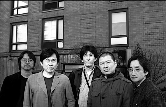 ヒカシューは現在、巻上公一、三田超人、坂出雅海、清水一登、佐藤正治の5人をメインに活動中。