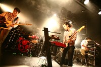 2009年2月には4人体制での初アルバムをリリースするストレイテナー。この日のライブを観る限り、相当にハイクオリティな作品が期待できそうだ。