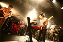 2009年2月には4人体制での初アルバムをリリースするストレイテナー。この日のライブを観る限り、相当にハイクオリティな作品が期待できそうだ。