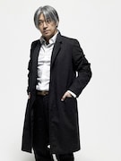 忌野清志郎と坂本龍一は1982年、資生堂春のキャンペーンテーマに起用されたコラボ曲「い・け・な・いルージュマジック」でお茶の間に衝撃を与えた。