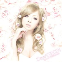 ayuは、12月30日＆31日に国立代々木競技場第一体育館で恒例のカウントダウン公演を含む2DAYSライブを開催。CS放送のTBSチャンネルでは生中継が行われる（写真は12月17日リリースのシングル「Days/GREEN」）。