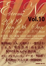 クラムボンのミトは話題の小型音楽インターフェイス「TENORI-ON」でセッションに参加する。