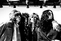 大晦日には渋谷La.mamaでの年越しライブイベント「GOOD BYE 2008, A HAPPY NEW YEAR 2009 第2部」にも出演。