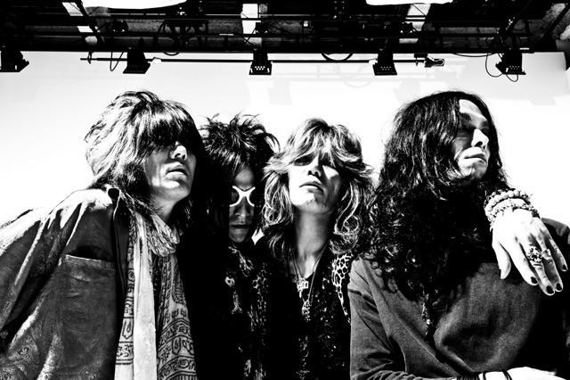 大晦日には渋谷La.mamaでの年越しライブイベント「GOOD BYE 2008, A HAPPY NEW YEAR 2009 第2部」にも出演。