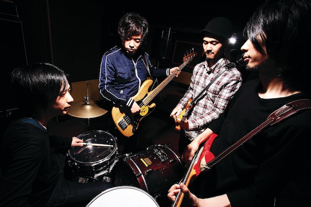 「LIVE IN LEEDS」はPC（iTunes Store）のほか、着うた・着うたフルでも配信を実施。