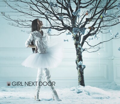 第59回NHK紅白歌合戦にデビュー3カ月で出場するGIRL NEXT DOOR。これは紅組出演者では史上最速の記録となる（写真は上がアルバム「GIRL NEXT DOOR」CD+DVD仕様、下がCD仕様のジャケット）。