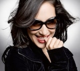 「ONE feat.Lori Fine」はCOLDFEETのボーカルLori FineをフィーチャーしたDJ KAWASAKIのオリジナルトラック。