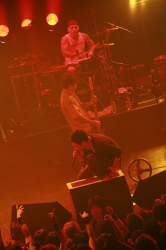 OBLIVION DUST、7年ぶりBLITZで濃厚ライブ展開 - 音楽ナタリー