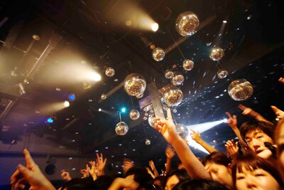 この日披露された曲は、オープニングで流れた「happiness,happiness,happiness」を含めると24曲。彼らが音源リリースしているすべての曲が楽しめるフルボリュームのライブとなった。